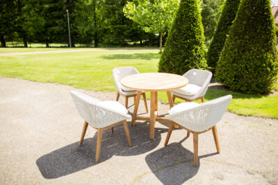Round Table & 4 Hélène Dining Chairs - Maison Pederrey